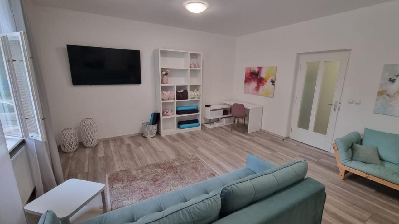 Appartamento Apartman Centrum Mudronova Košice Esterno foto