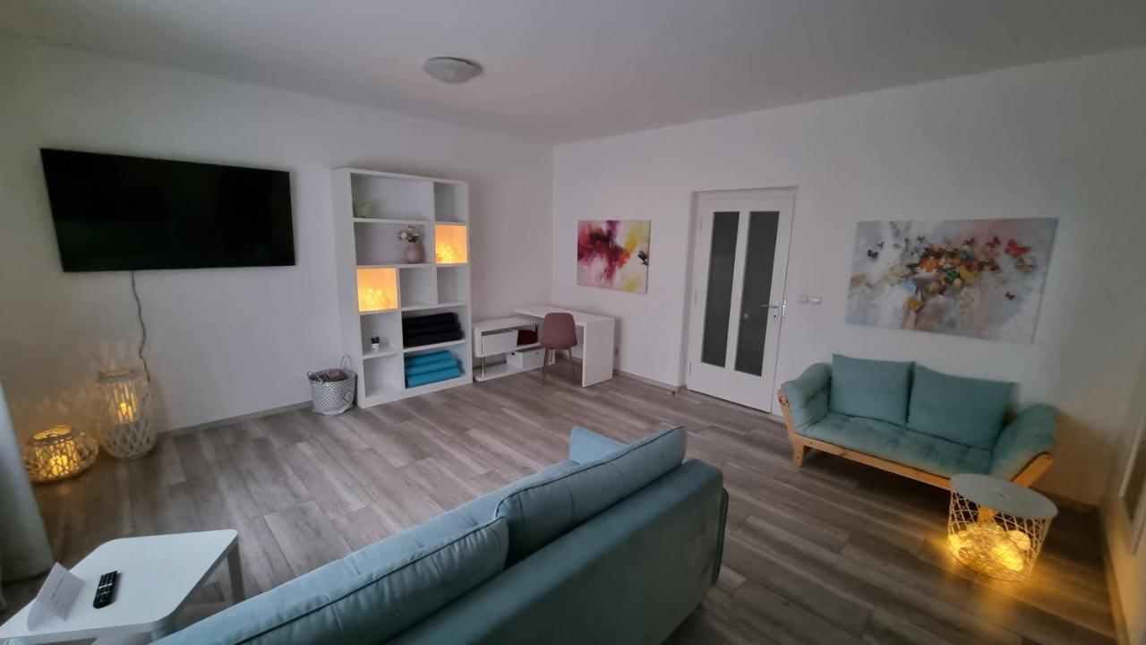 Appartamento Apartman Centrum Mudronova Košice Esterno foto