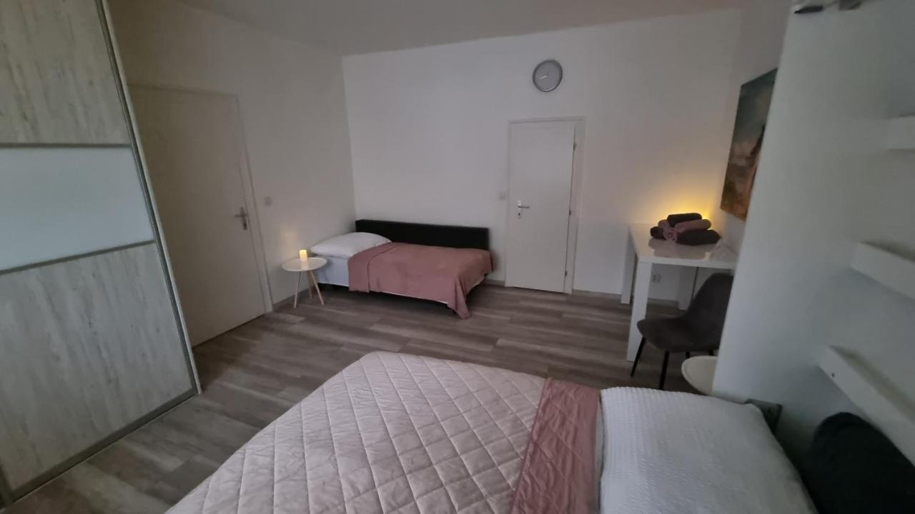 Appartamento Apartman Centrum Mudronova Košice Esterno foto